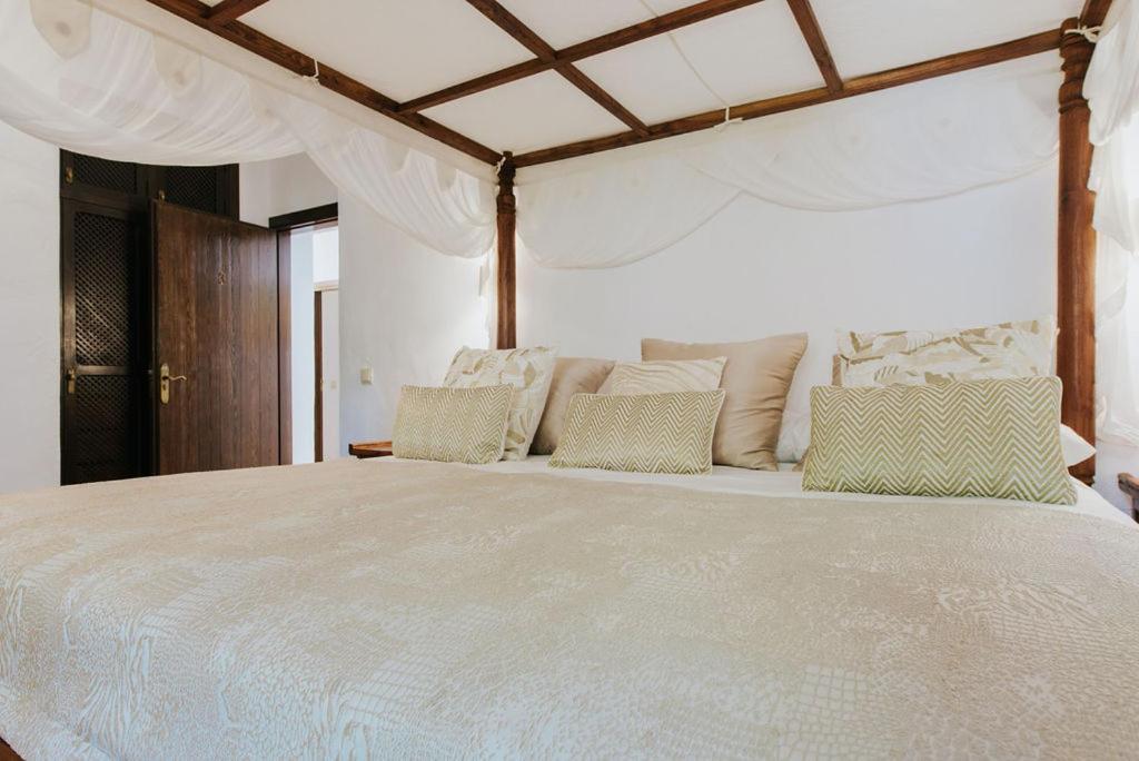 Villa & Guesthouse Paissa D'En Bernat Cala Tarida  Bagian luar foto
