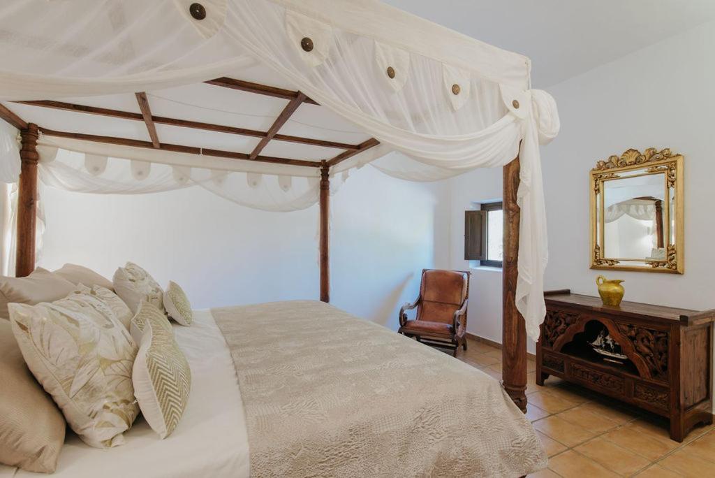 Villa & Guesthouse Paissa D'En Bernat Cala Tarida  Bagian luar foto
